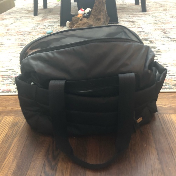 Handbags - On shoulder Bag. Puffer weekend bag. Feather light